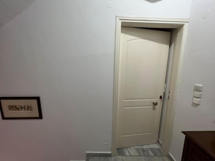 Local Apt Near City Lights 2 Ираклио Екстериор снимка